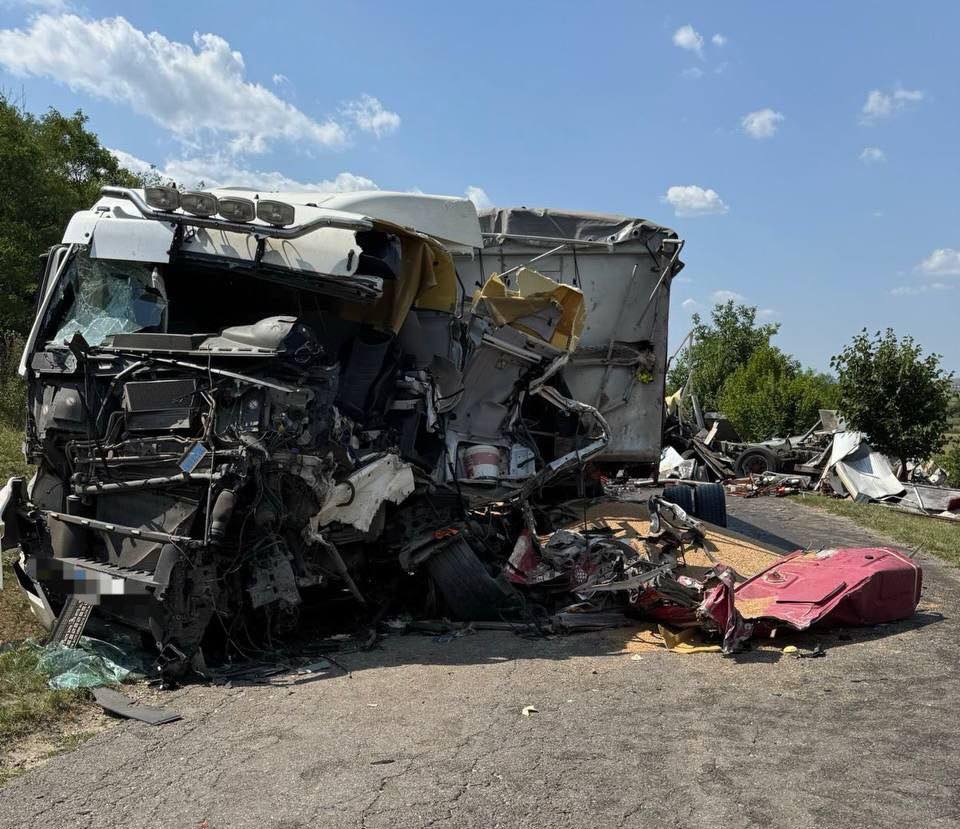 Doi salvatori și-au pierdut viața într-un accident cumplit la Telenești