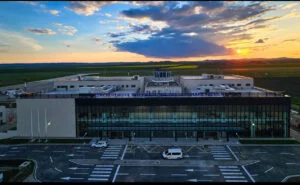 Exclusiv. Aeroportul Tulcea, gaură în buget. Doar 8 pasageri la 60 de angajați, într-un an