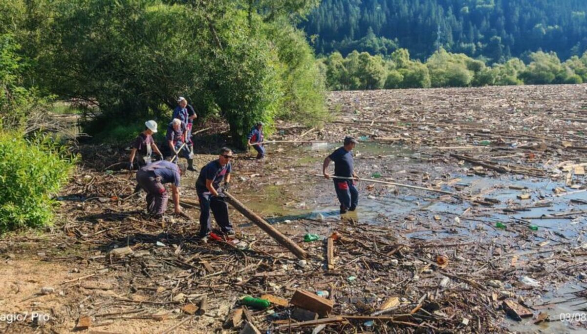 Autoritățile n-au făcut nimic 17 ani. Apele au măturat Moldova și în 2008. Acuzații de deturnare de fonduri