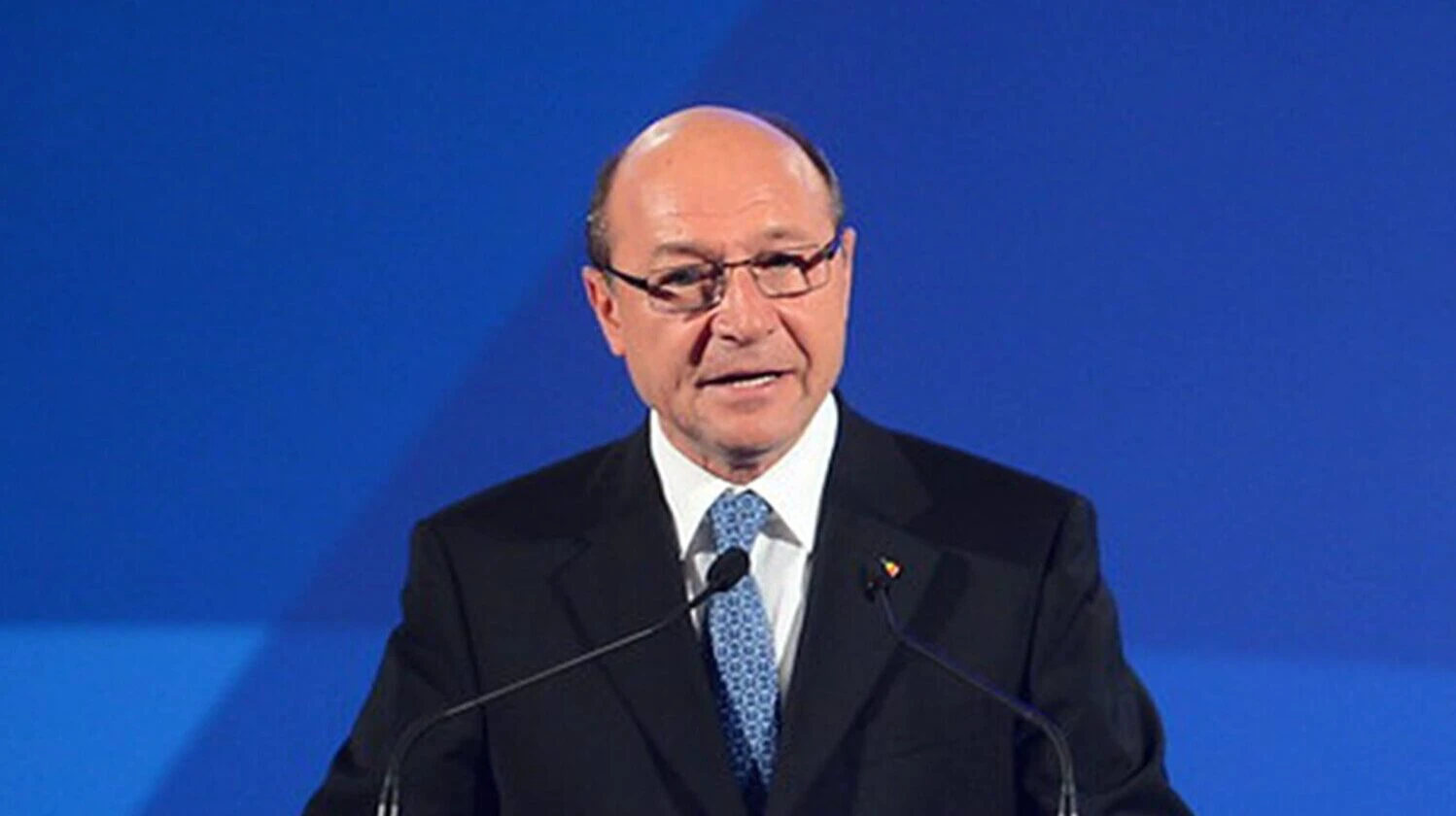 Traian Băsescu: Rechinii din industria de apărare vor bloca resursele statului