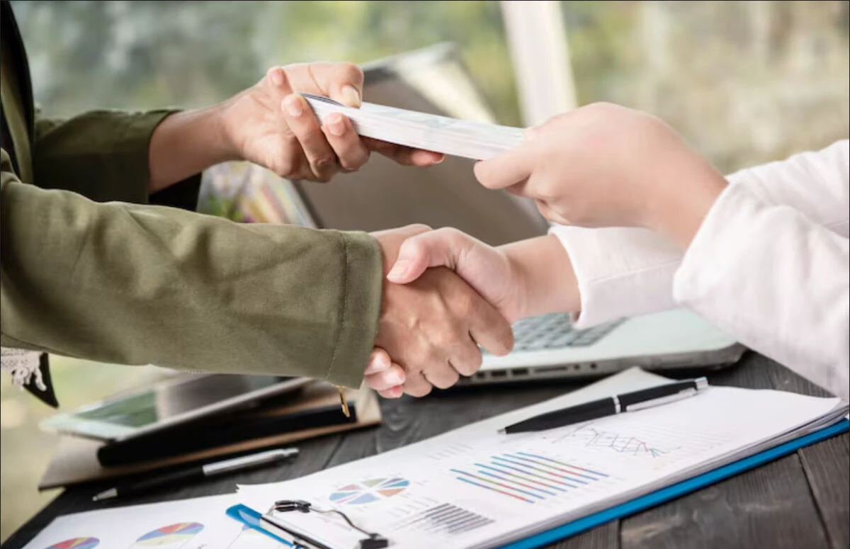 Credit bancar versus IFN. Riscurile ascunse ale împrumuturilor rapide