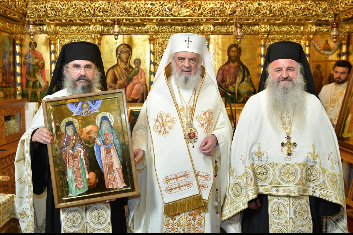 Doi stâlpi de lumină între munţi şi cer, Sfinţii Cuvioşi Paisie şi Cleopa de la Sihăstria