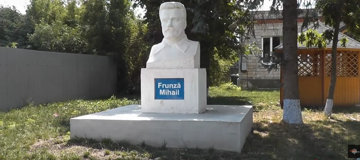 Monumentul comisarului bolşevic
