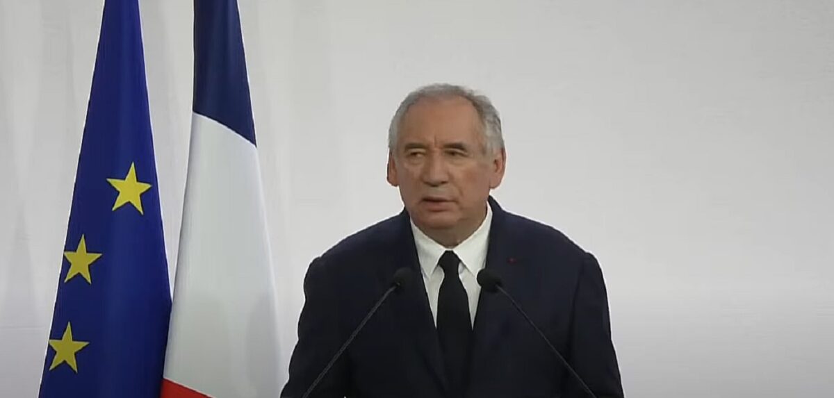 Guralivul Macron, pe buza prăpastiei. Premierul Bayrou ar putea fi demis