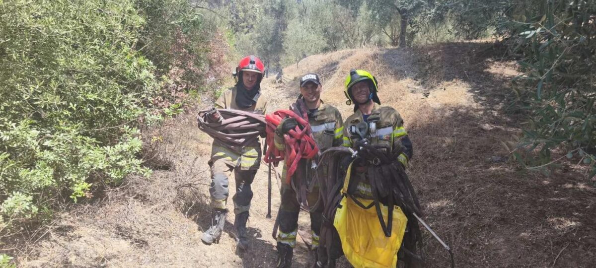 Peste 48 de ore de luptă continuă cu flăcările. Pompierii moldoveni, eroi pe frontul incendiilor din Grecia