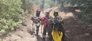 Peste 48 de ore de luptă continuă cu flăcările. Pompierii moldoveni, eroi pe frontul incendiilor din Grecia