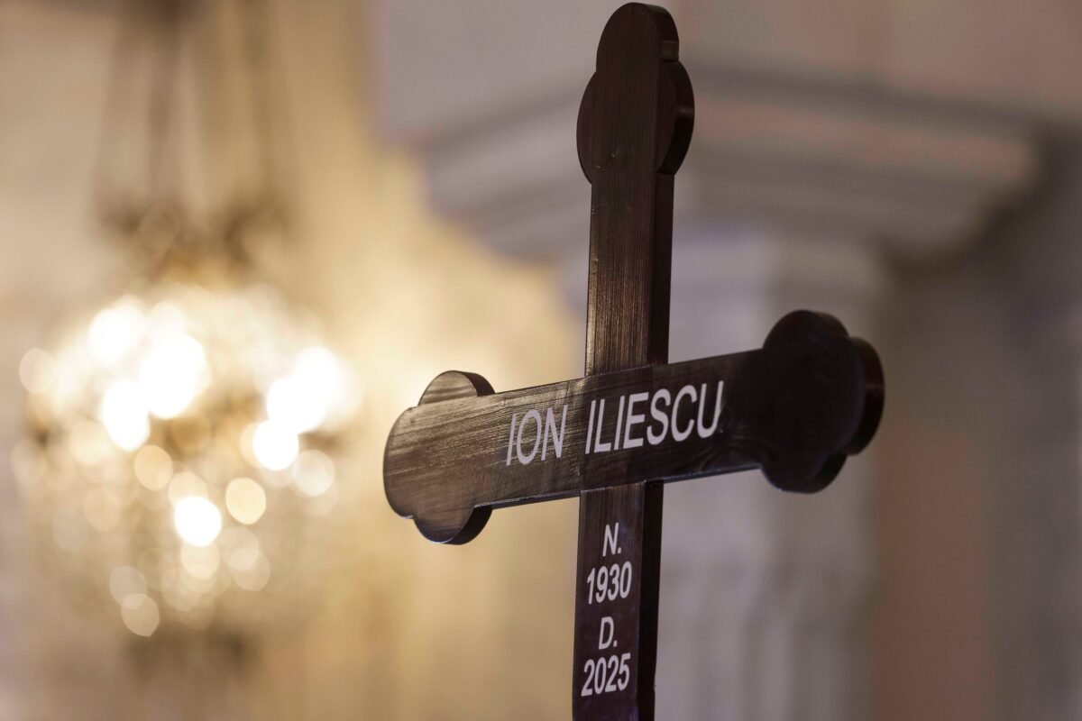 Inscripția care lipsește de pe crucea funerară a lui Ion Iliescu