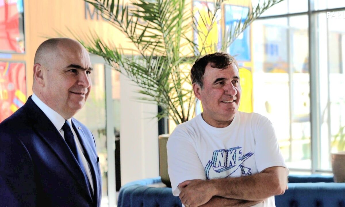 Hagi, vizitat de Bolojan la Academia de fotbal din Constanța