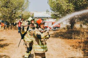 Pompierii moldoveni în prima linie a incendiilor din Grecia. Intervenții și instruiri în condiții extreme