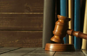 Instanța din România, verdict în cazul turcului prins cu o armă letală în mașină. Bărbatul aștepta să fie extrădat