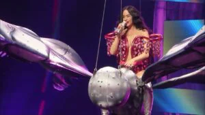 O fană de 12 ani a lui Katy Perry s-a prăbușit pe scenă la concertul din Detroit