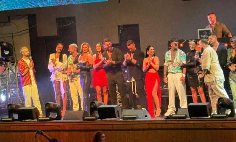 Un nou cuplu la Insula Iubirii. S-au sărutat în văzul tuturor