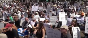 Sute de persoane, arestate la un miting de susținere a terorismului palestinian