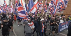 Proteste la Londra după ce zeci de imigranți au fost cazați la hotelul Britannia din celebrul Canary Wharf