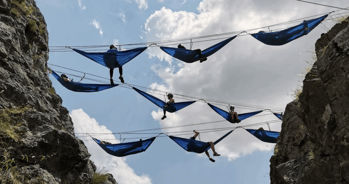 Oltenia la înălțime: aventura din hamac care a intrat în Cartea Recordurilor