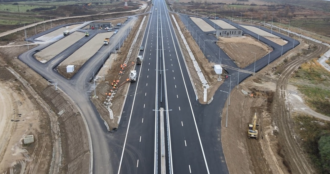 Autostrada care taie Carpații. Imagini cu drumul de mare viteză ce va schimba România