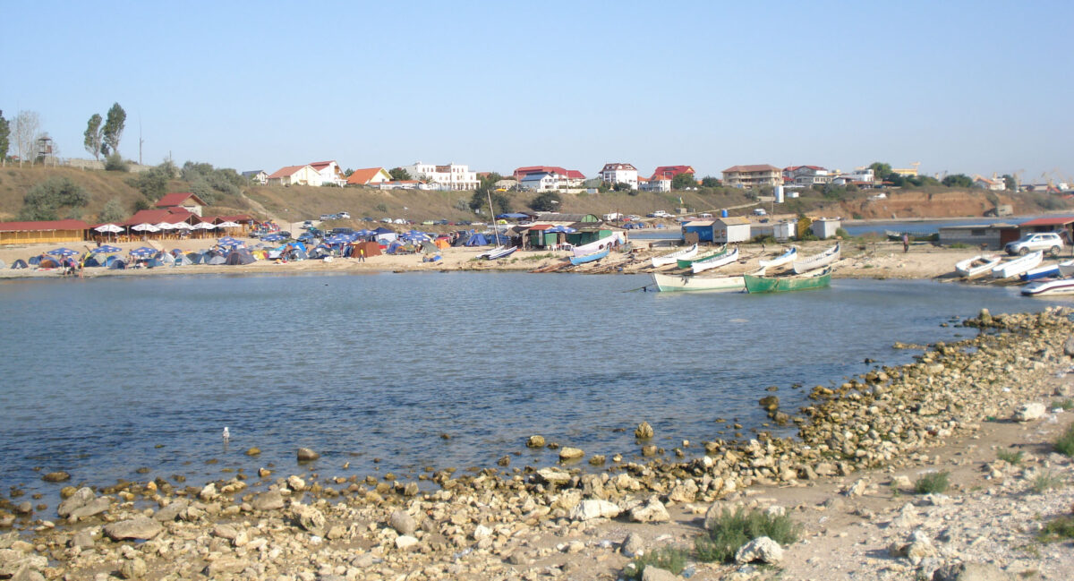 Alertă pe litoral. Turiștii au fost evacuați de urgență. O bucată de rachetă și o mină, descoperite pe plajă. Update