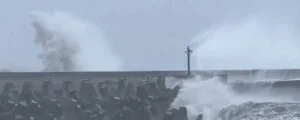 Taifunul Podul a provocat haos în Taiwan. Evacuări și zboruri suspendate