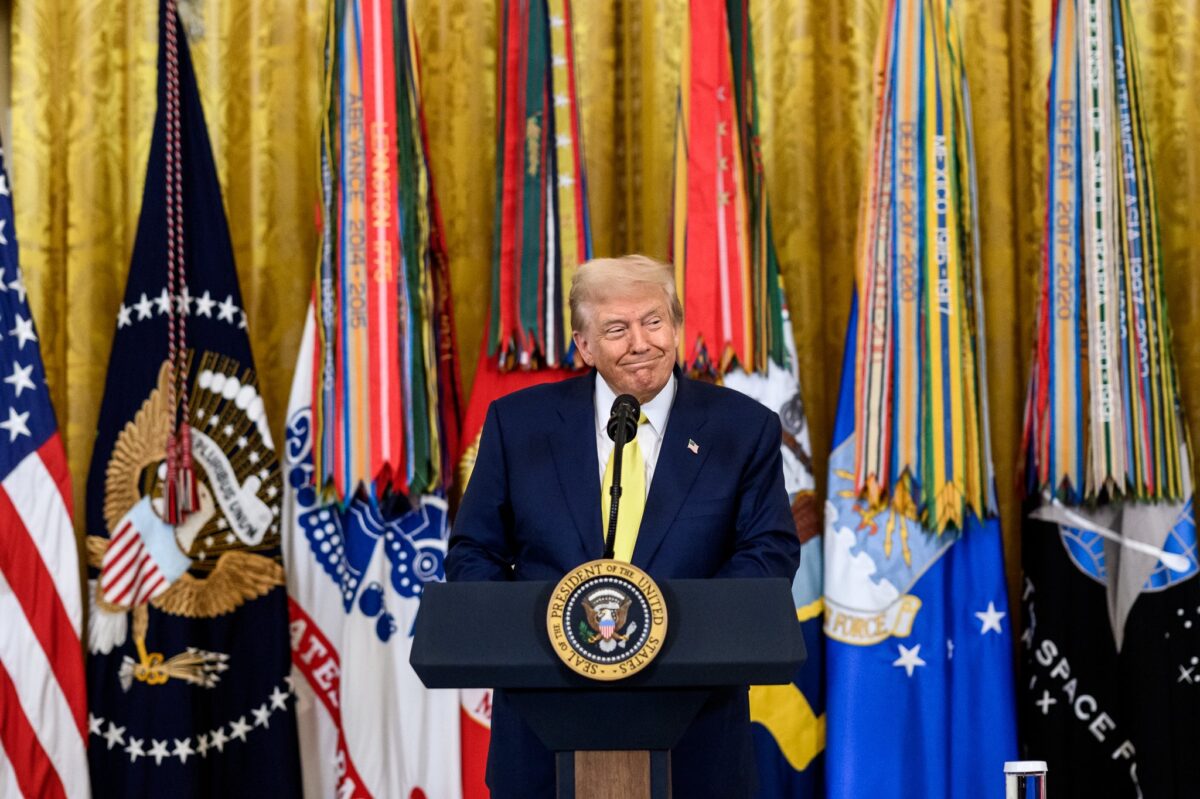 Trump trimite trei nave de război în largul Venezuelei pentru a combate traficul de droguri