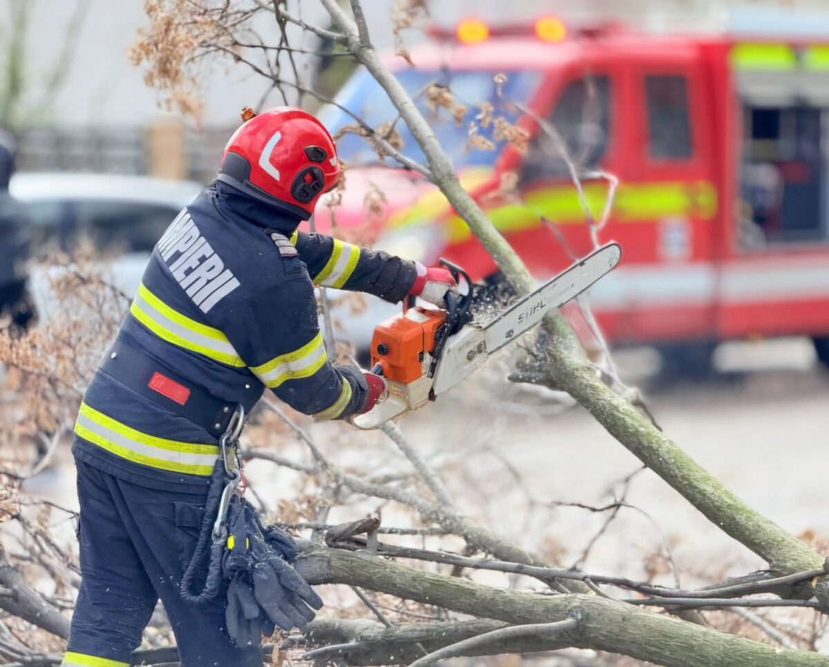 Doi moți pe Lacul Snagov în urma furtunii de vineri seara: un medic și fiul său