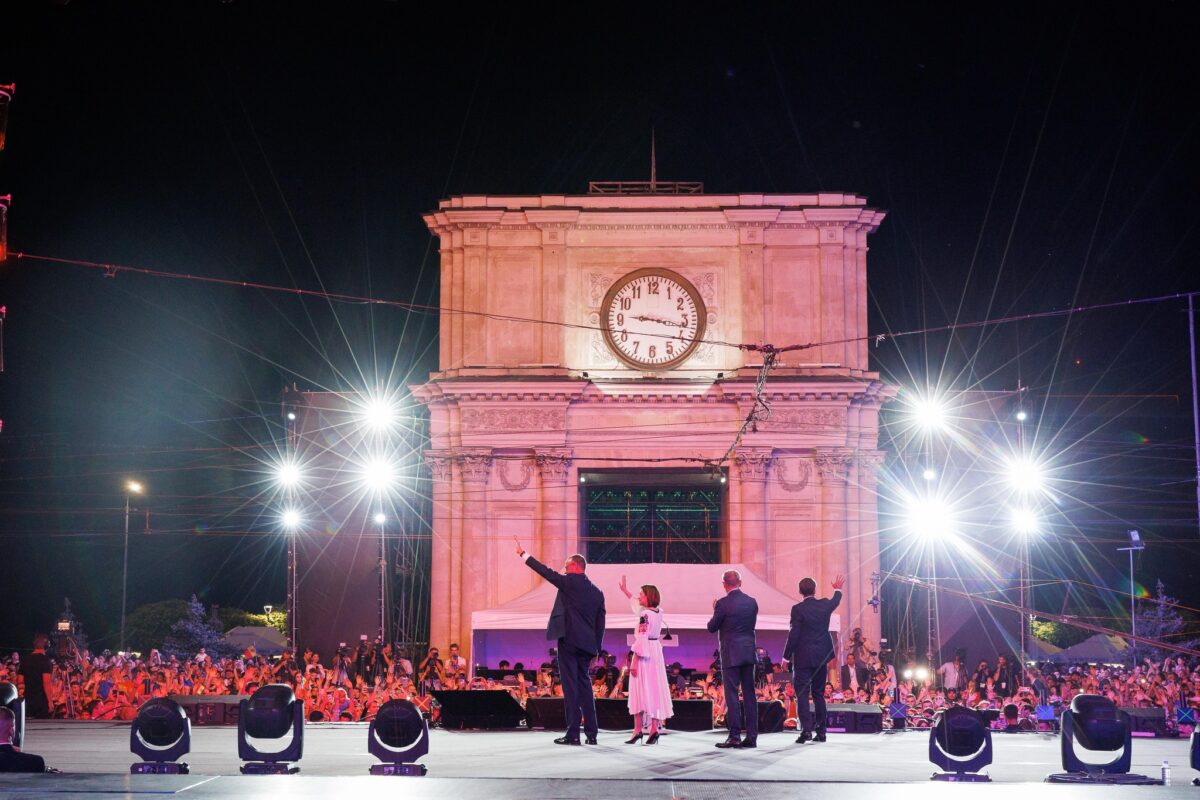 Liderii Franței și Poloniei au vorbit în limba română la Chișinău. Maia Sandu, ovaționată de mulțime