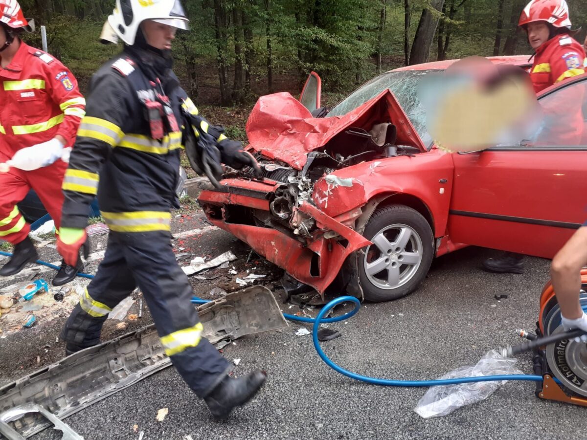 Șașe oameni implicați într-un accident violent într-o zonă periculoasă din Bihor