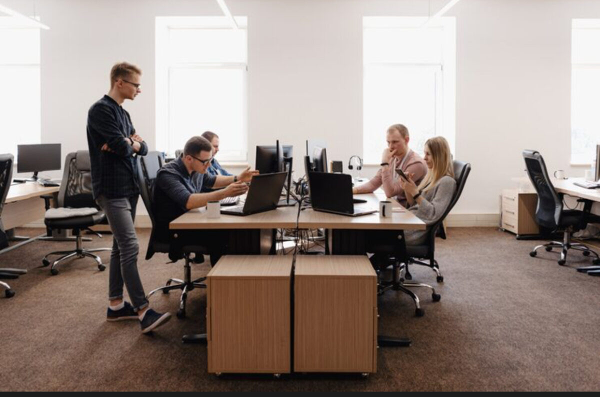 Lipsa muncitorilor calificați, adevărata criză din România. Avem cei mai puțini absolvenți de liceu din UE