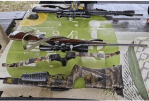 Fost comisar-șef, rămas fără armă după ce a dat-o unui braconier să o curețe. Are dosar penal