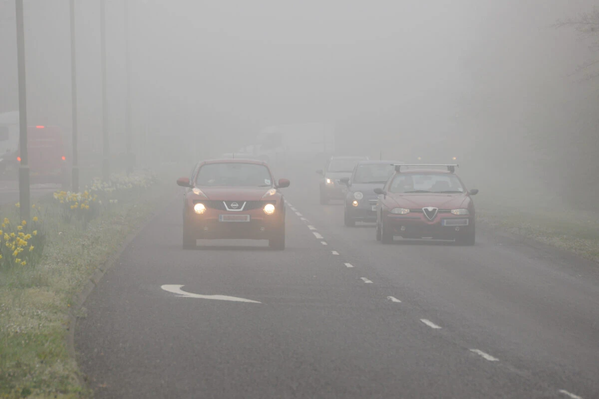 Cod galben de ceață densă în mai multe județe din estul și sud-estul țării. Lista localităților vizate