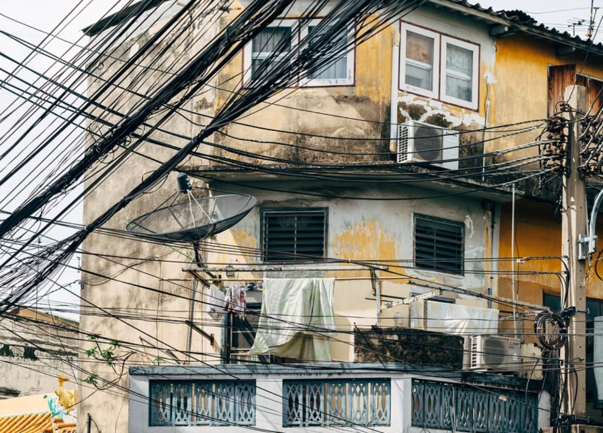 Capcane pe piața imobiliară. Vechituri cu risc seismic, „investiții avantajoase”