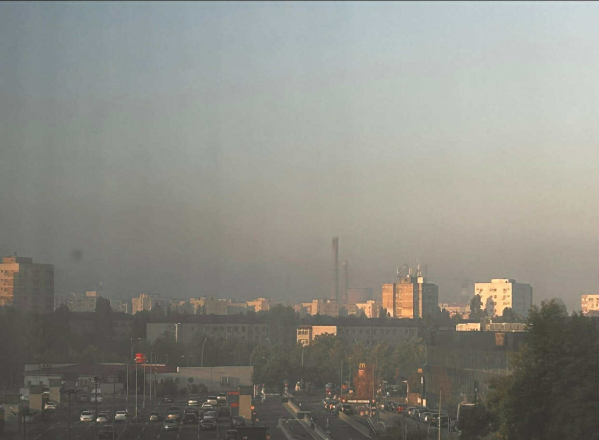 Capitala, sub un nor gros de fum de plastic ars de la Dragonul Roșu. Garda de Mediu face măsurători abia acum