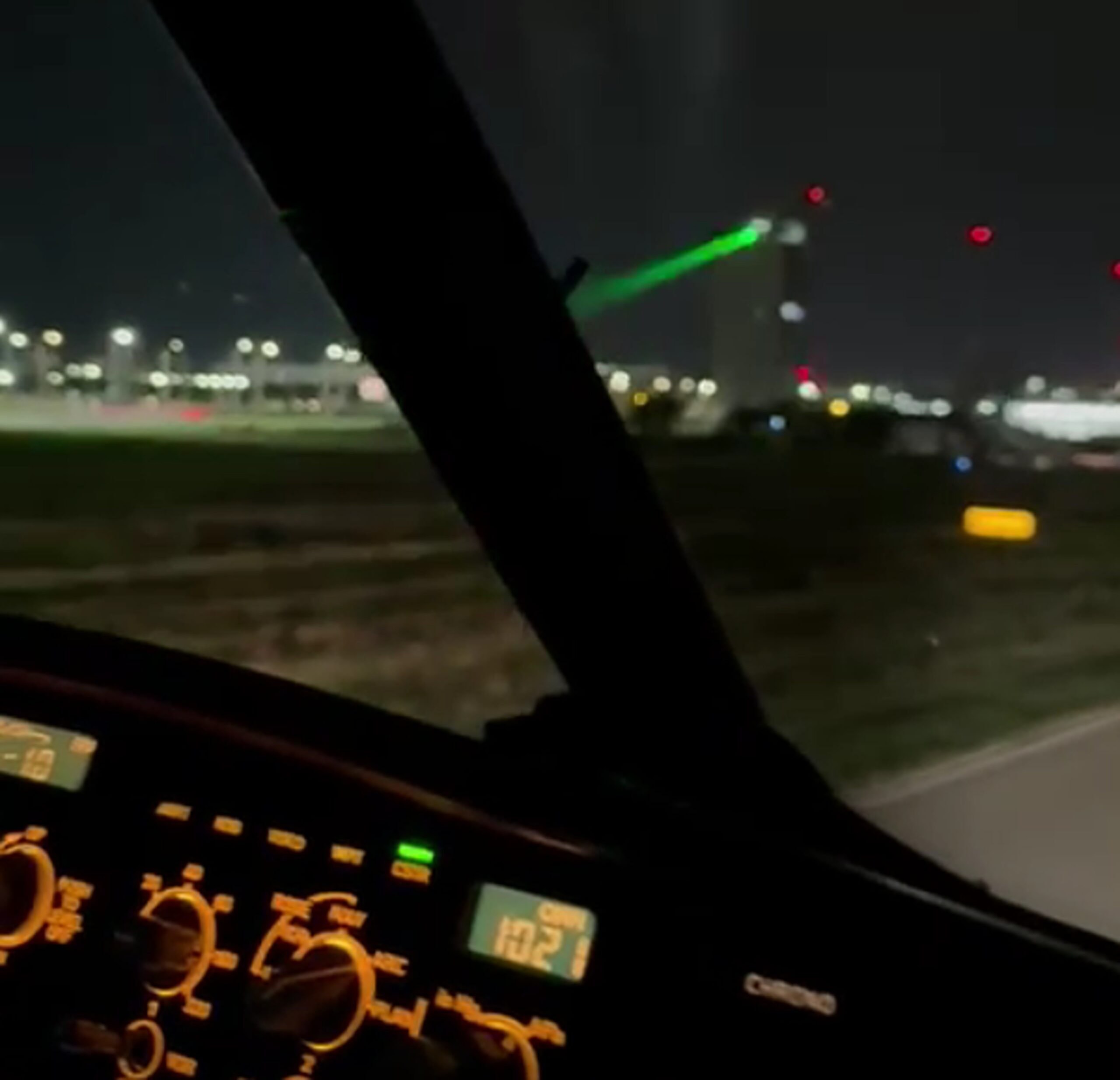 Incident major pe aeroportul Sibiu, provocat de un copil cu un laser