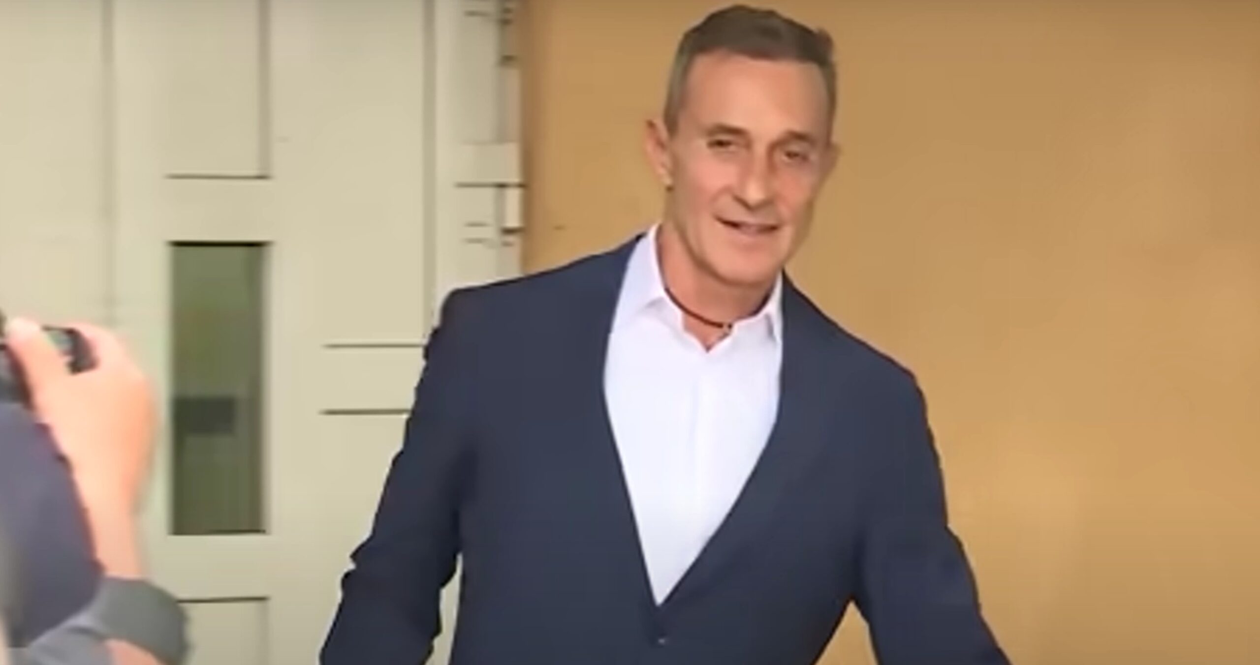 Radu Mazăre s-a întors în afaceri. Căt costă o noapte la resortul său din Madagascar