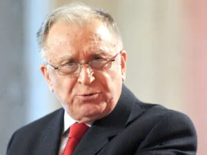Ion Iliescu era citat astăzi la proces. Dosarul e nebunie curată