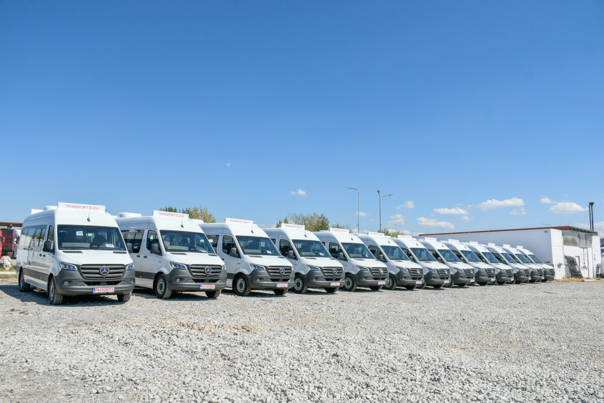 În plin scandal, CJ Bihor mai recepționează 25 de microbuze de la firma lui Vlad Papuc