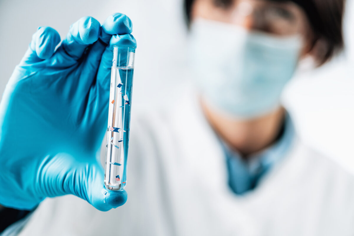 Acuratețea studiilor despre microplasticele din organism, conestată