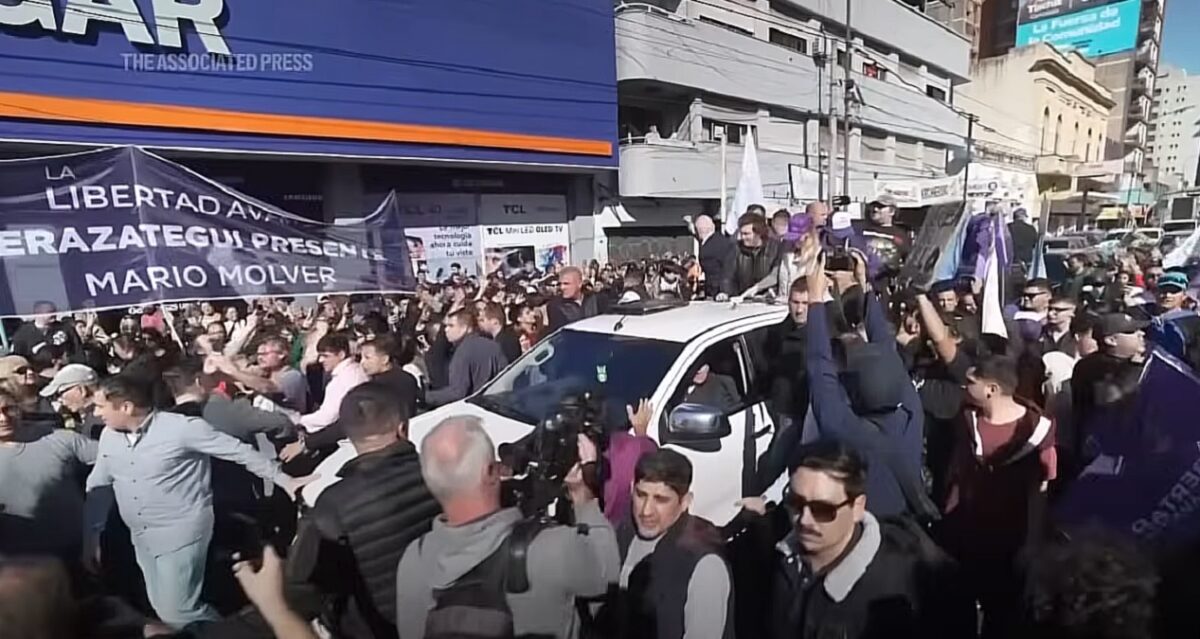 Violențe politice în Argentina. Milei, atacat cu pietre și sticle de opoziția populistă de stânga