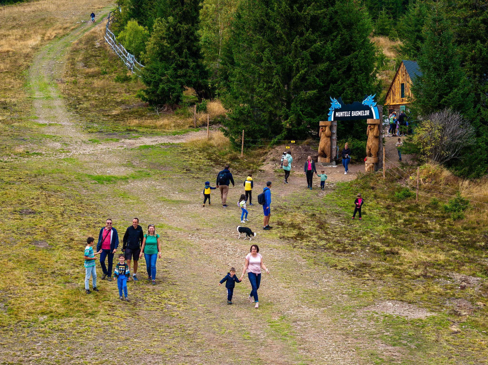 Prima grădină zoo animatronică, inaugurată pe muntele cu cel mai ozonat aer din Europa