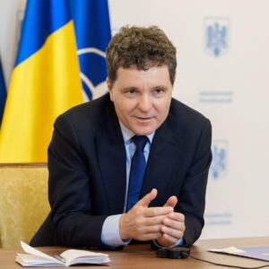 Președintele în bocanci. Traseul de vacanță al lui Nicușor Dan, alături de copii. Video