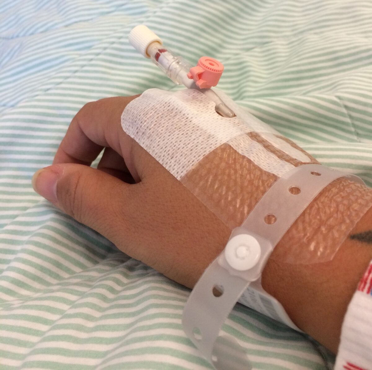 Șeful CNAS. Bugetul Sănătății se duce 80% pe salarii. Din 10 lei, 3 lei îi scoate pacientul din buzunar