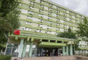 Tânăr de 23 de ani, cu jumătate din suprafața corpului arsă, salvat cu un tratament inovativ la Timișoara