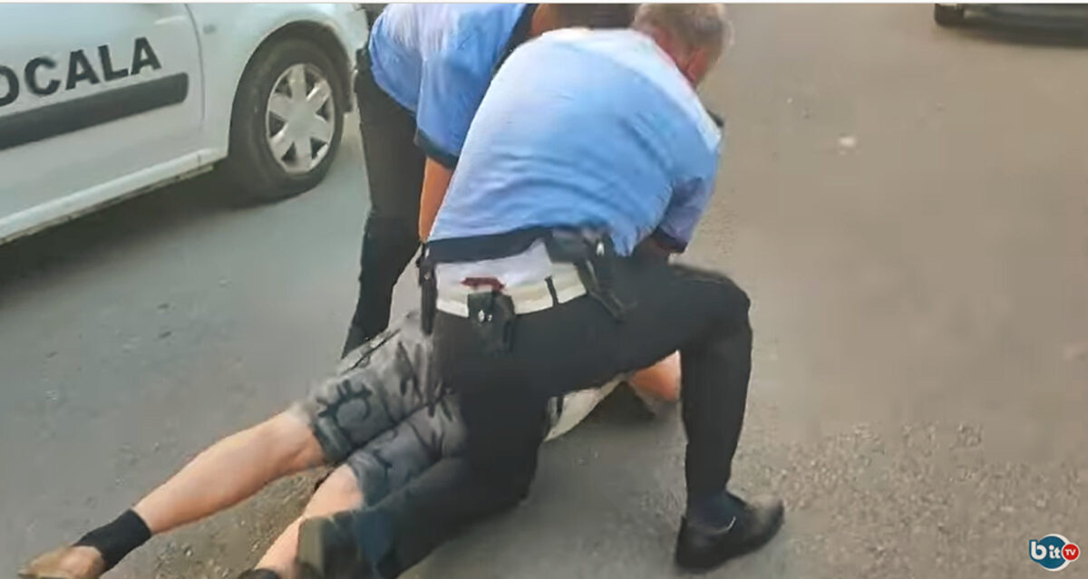 Pensionar cardiac, doborât și ținut cu genunchiul pe cap de Poliția Locală. Primarul susține că nu a fost abuz