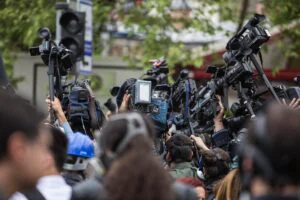 Libertatea mass-media, protejată prin lege. Ce se schimbă pentru presă