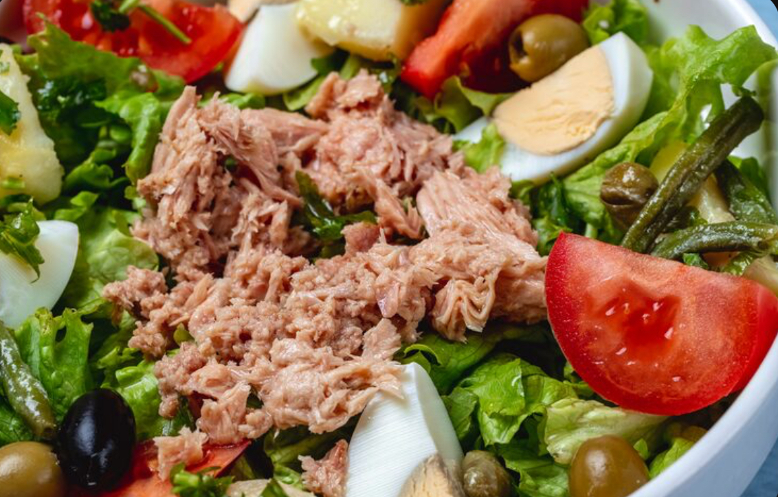 Salată cu ton