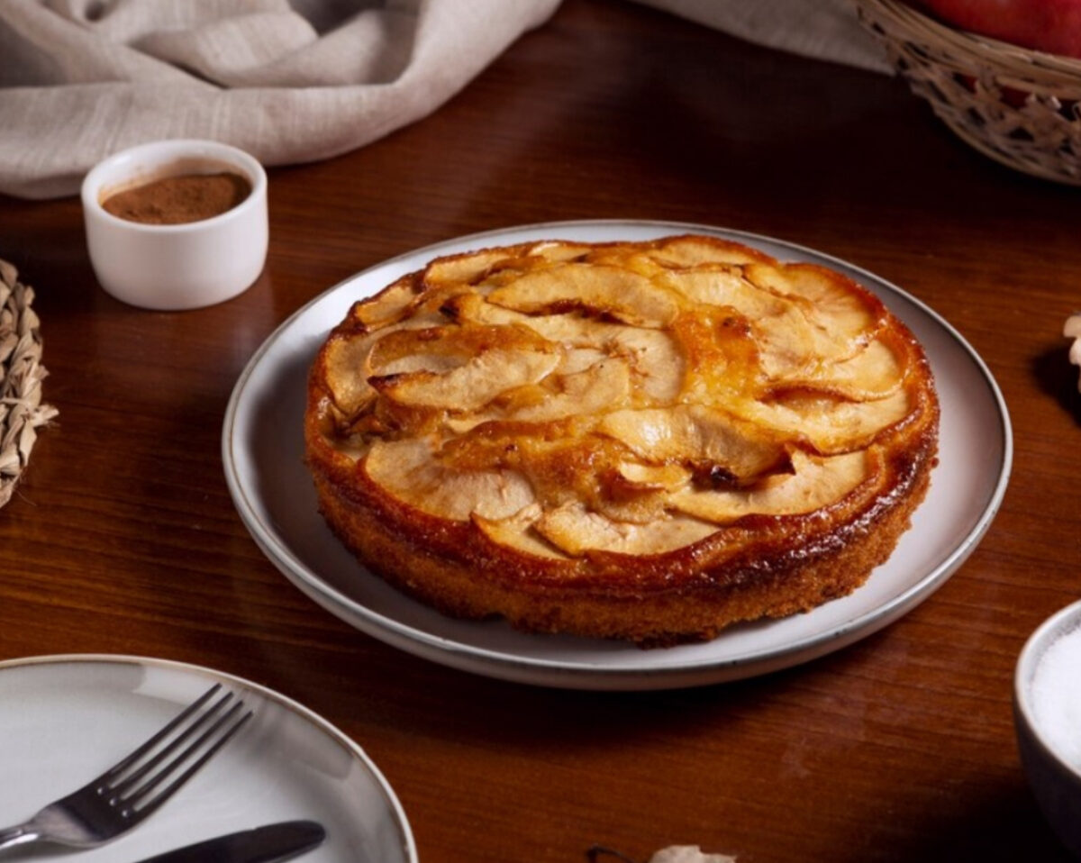 Tartă cu pere caramelizate. Desertul perfect pentru serile răcoroase de toamnă