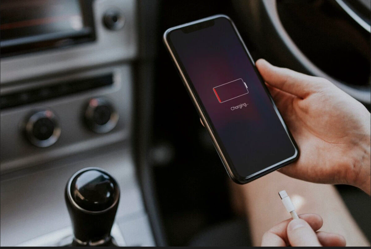 Ghid practic pentru protejarea bateriei telefonului. Unele obiceiuri zilnice îi pot reduce durata de viață