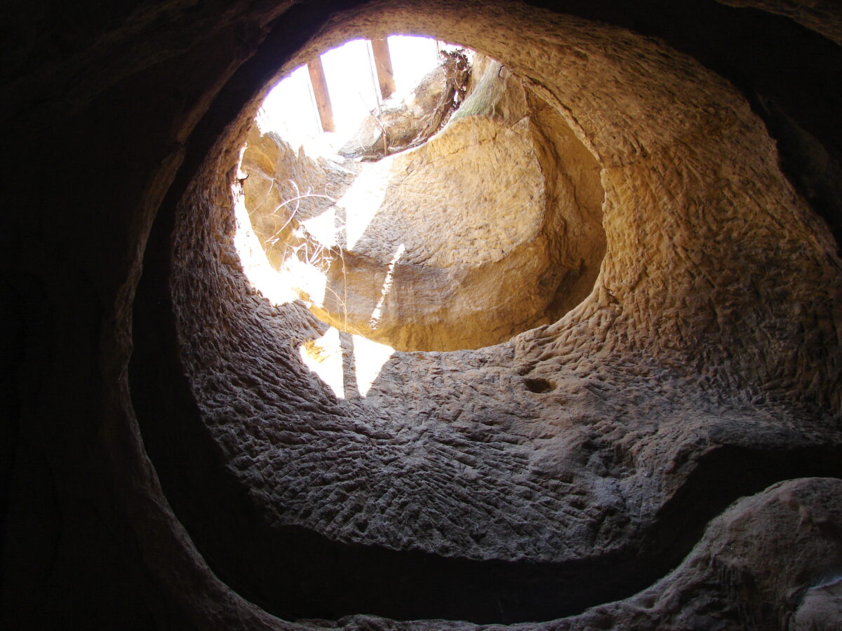 Piatra care împlinește dorințe. Locul din inima Transilvaniei, unde oamenii își caută destinul