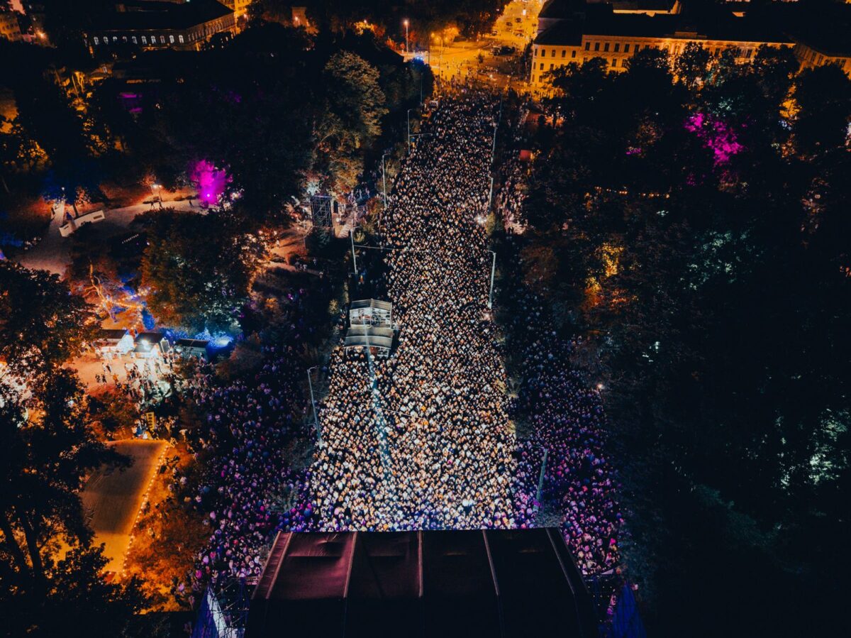 Canalul Bega, scenă vie. Spectacol în premieră cu lumini, foc, fum și muzică pe apă