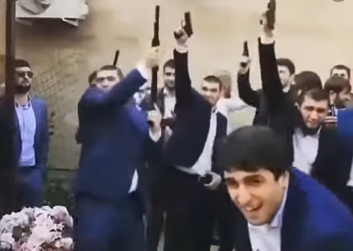 Tradiție periculoasă. Mirele, mort din cauza gloanțelor trase pe post de artificii