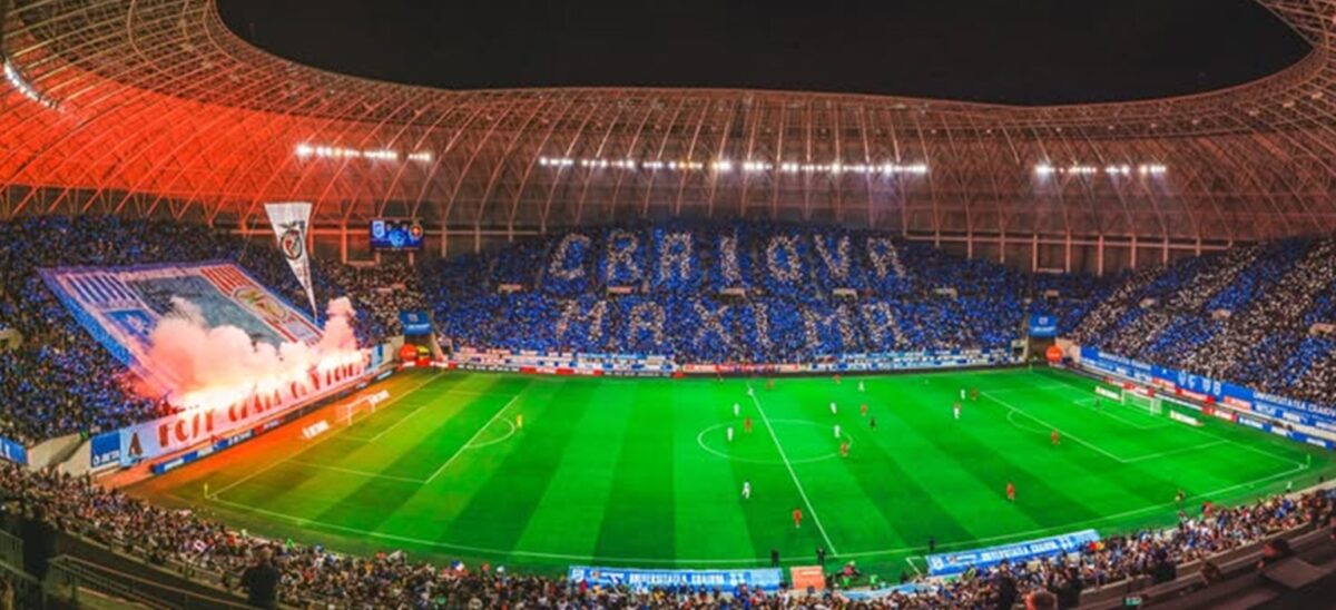 Craiova e din nou sub sărutul fotbalului. Azi, de la 20.30, Universitatea Craiova joacă un meci crucial cu Bașaksehir, pentru calificarea în grupa Conference League. De câteva zile, Bănia fierbe